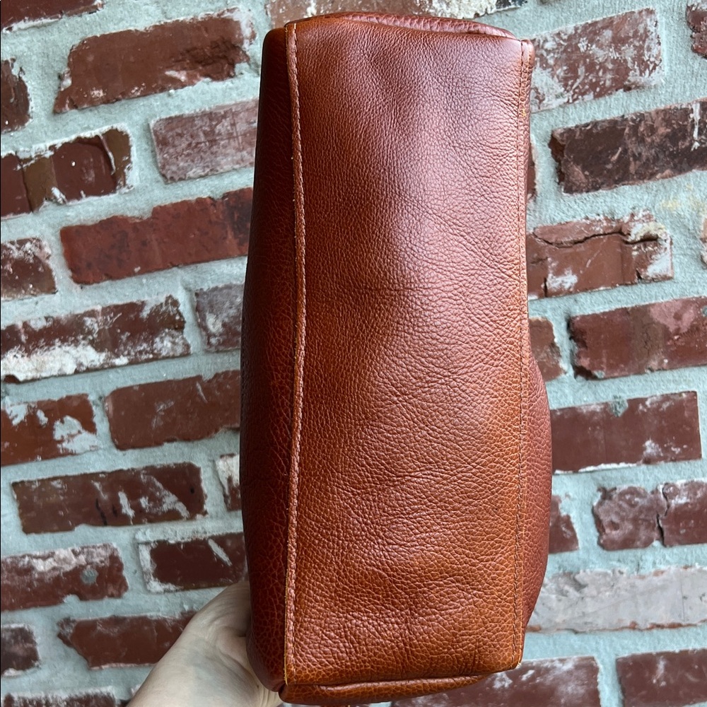 Portland Leather Goods Aspen Shoulder Bag in Sienna Pebbled Leather - Picture 8 of 11